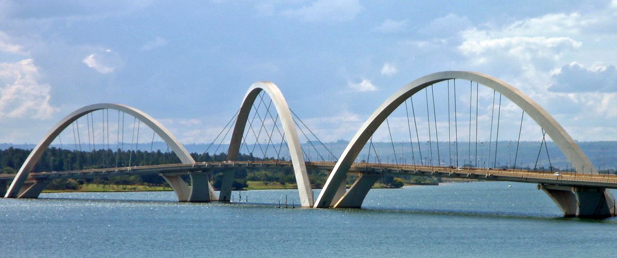 Ponte JK em Brasília - Chama o Zé
